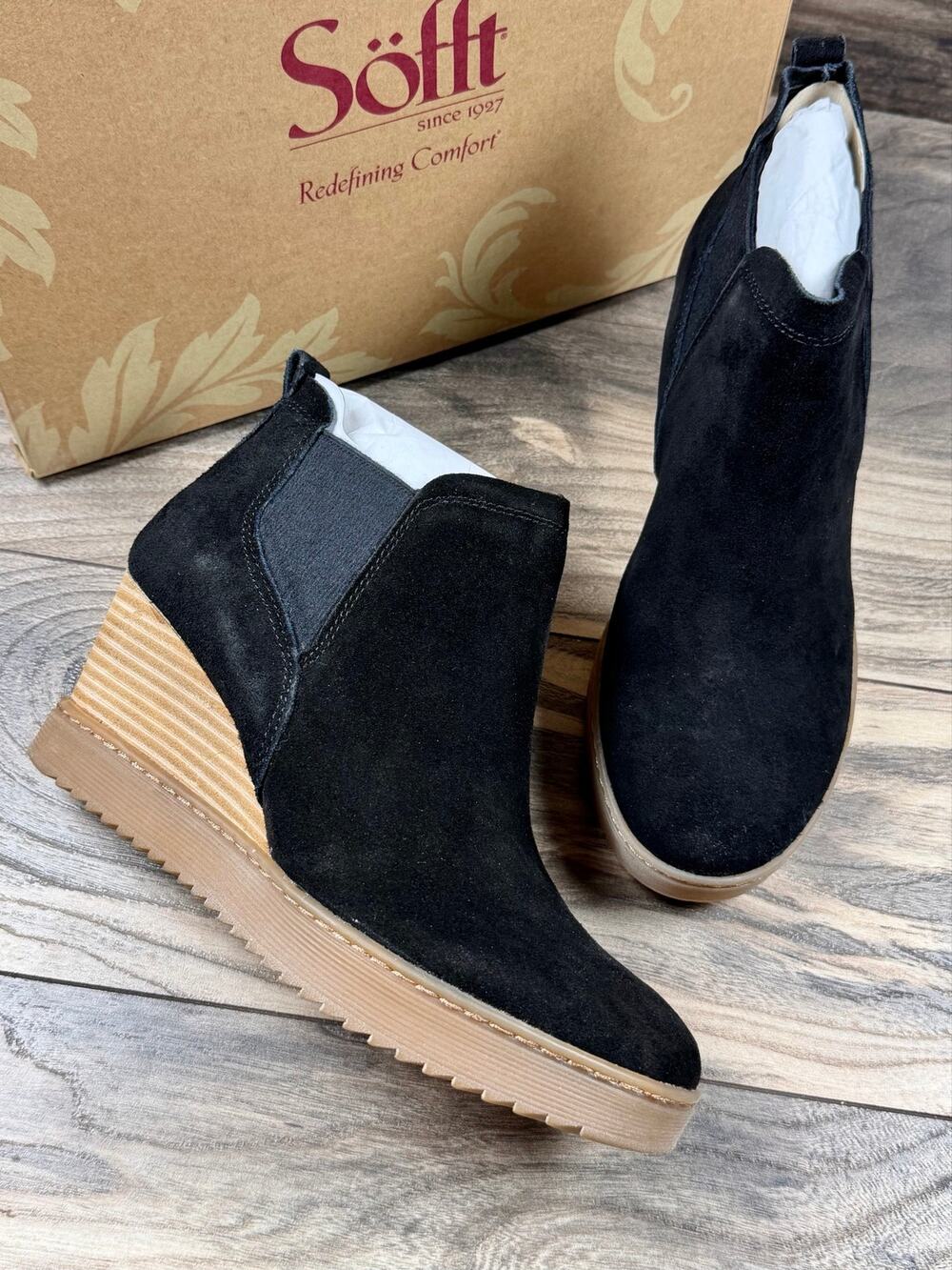 NIB Sofft Samaya 9M Black Suede Wedge Chelsea Booties Pull On Comfort Boots